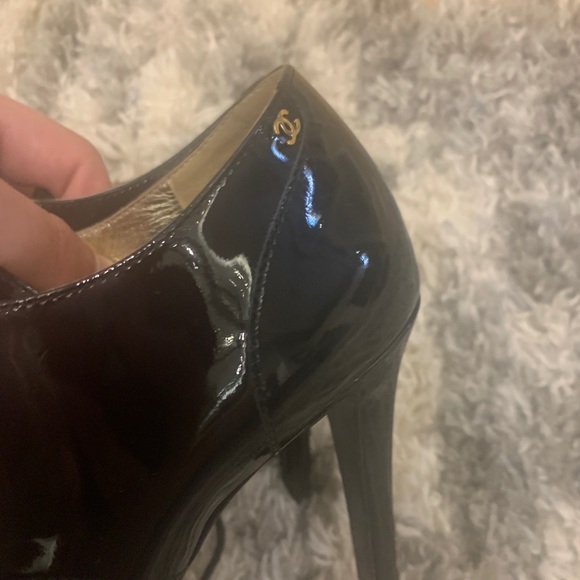CHANEL Black Patent Leather 17A Lace Up Heel - Picture 9 of 9